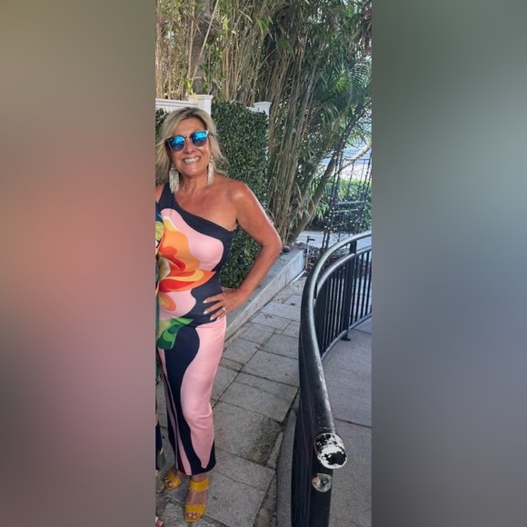 Meet your Posher, Cindy - Picture 7 of 7